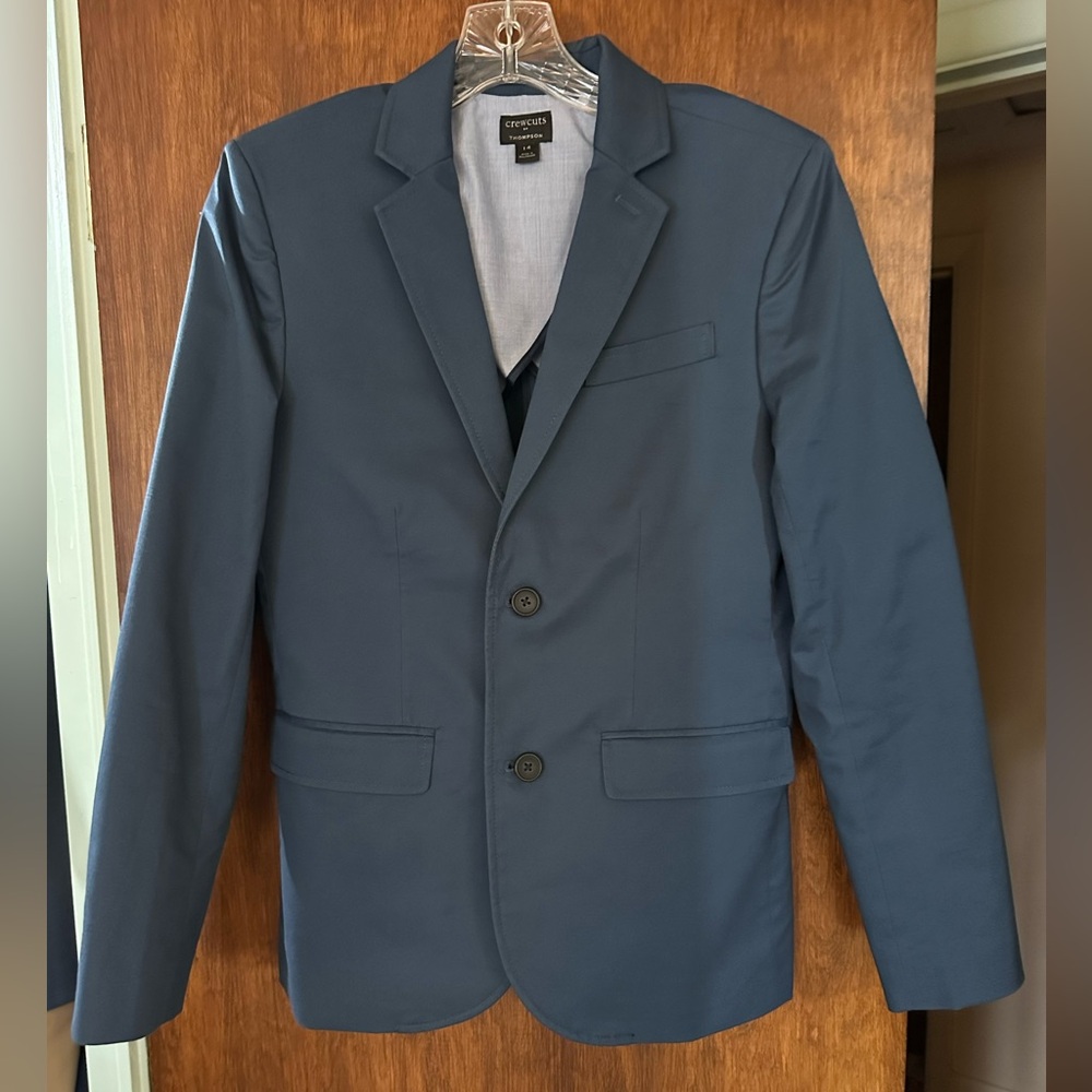 Boys 14 suit. Worn once, few hours